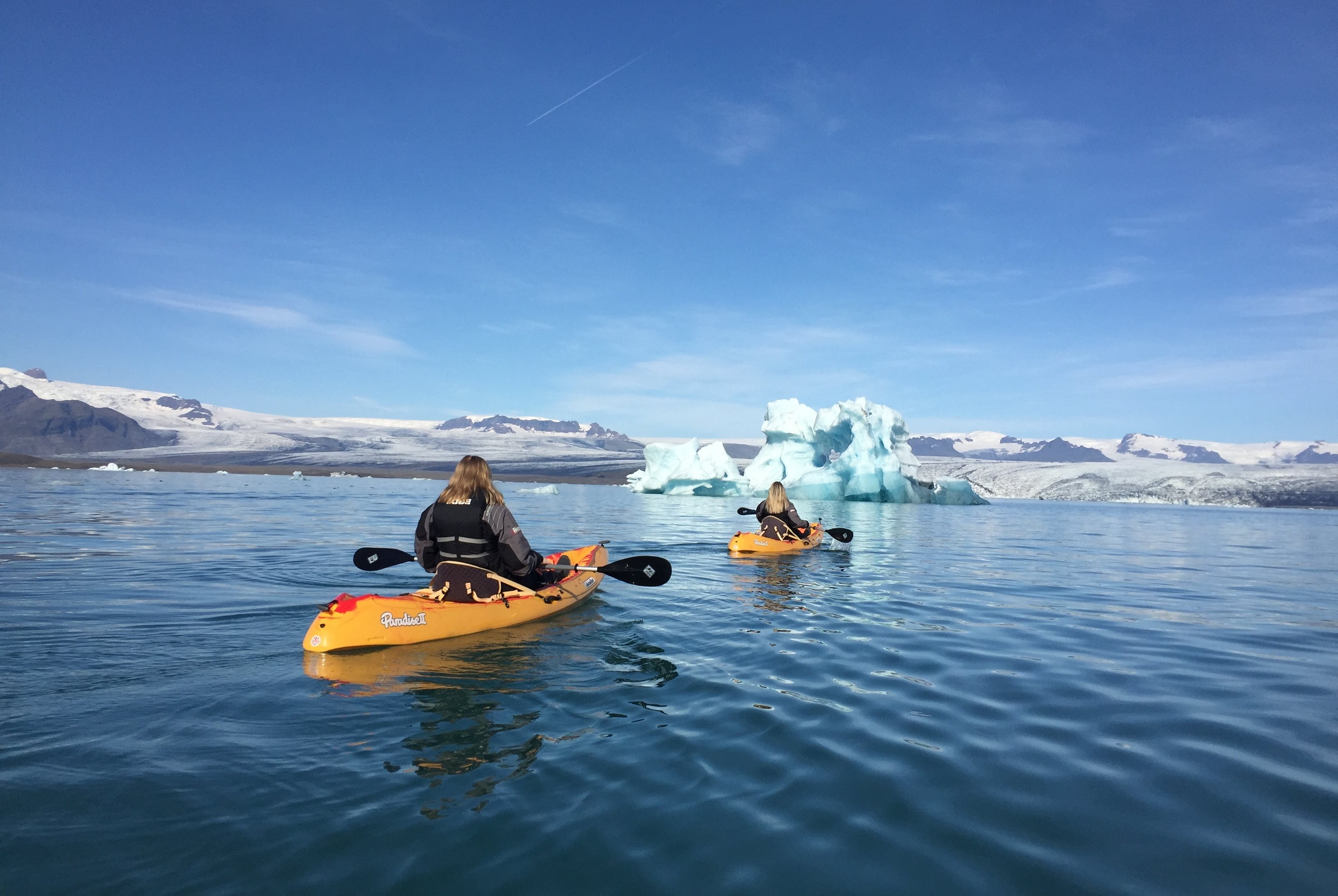 jokulsarlon kayaking with icebergs