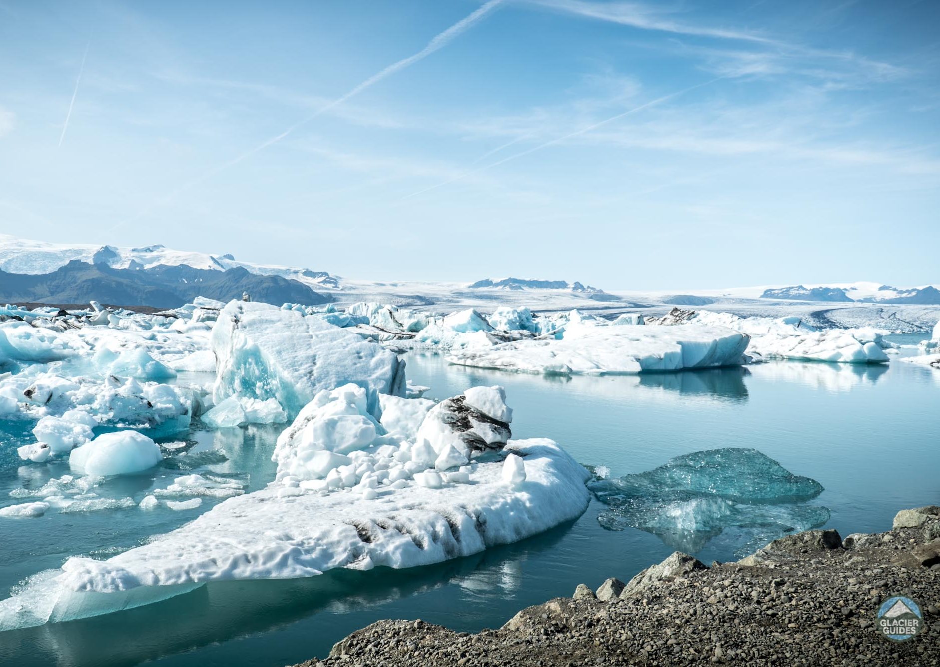 icebergs floating in jokulsarlon lagoon