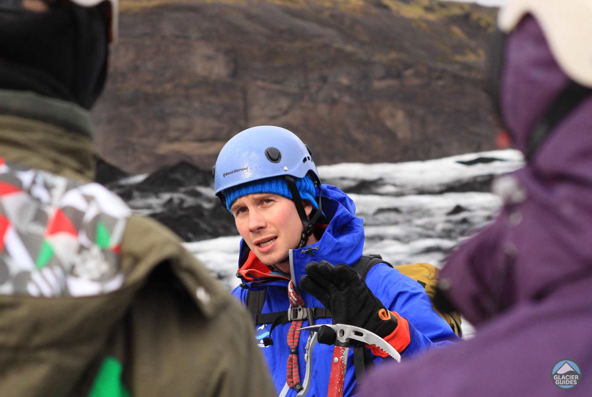 Glacier guide explaining the Glacier tour in Iceland 