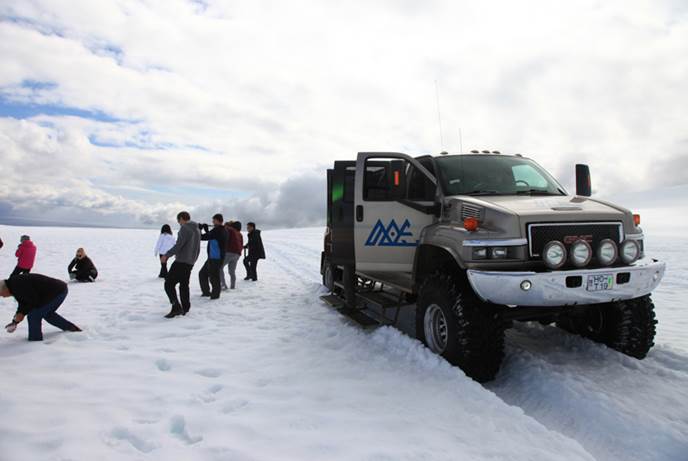 Super jeep tour on Vatnajokull glacier in South Iceland