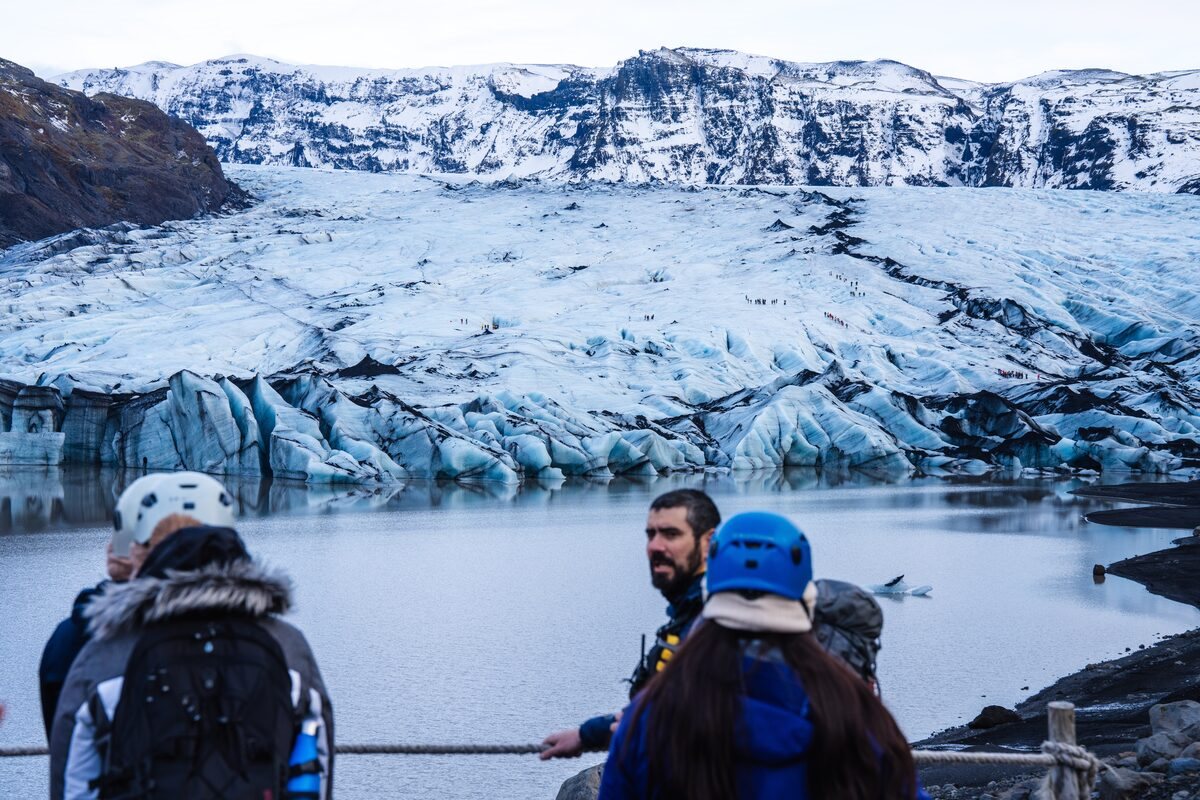 tourists in front of a glacier lagoon in iceland